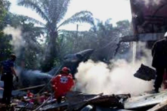 Pesawat Tempur TNI AU Jatuh di Kampar, Pilotnya Selamat Berkat Kursi Pelontar - JPNN.COM