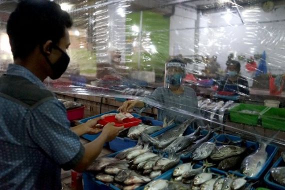 Warga Surabaya yang ke Pasar Tradisional, Jangan Kaget ya, Patuhi Saja - JPNN.COM