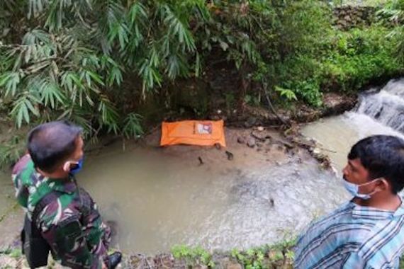 Heboh Penemuan Mayat di Tepi Sungai, Tangannya Terikat, Kepala Ditutup Goni - JPNN.COM
