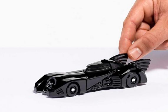 Miniatur Mobil Batman Berbalut Kristal Dibanderol Rp8,4 Juta - JPNN.COM