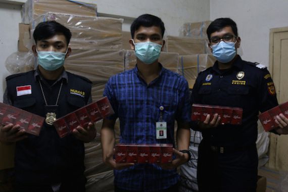 Bea Cukai Sumut Gagalkan Penyelundupan 400 Ribu Batang Rokok Ilegal - JPNN.COM
