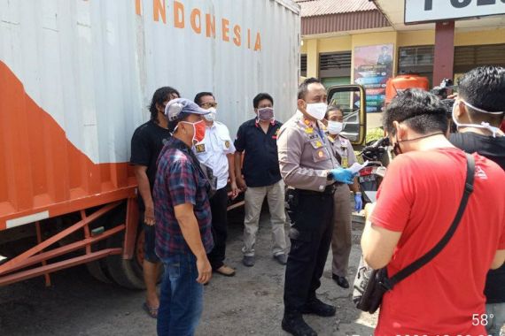 Muatan di Mobil Pos Indonesia Membuat Polisi Curiga, Saat Digeledah Ternyata - JPNN.COM
