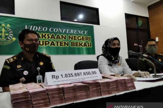 Kejari Bekasi Selamatkan Rp 1,1 Miliar Duit Negara - JPNN.COM