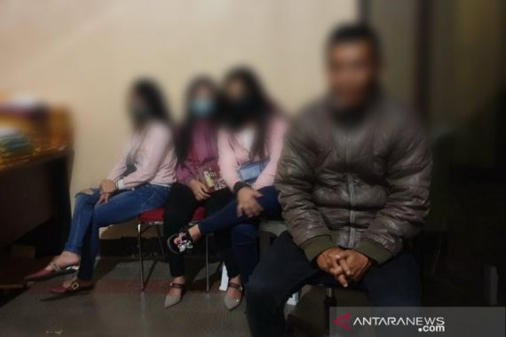 3 Wanita, 1 Pria di Dalam Vila, Tak Bisa Mengelak - JPNN.COM