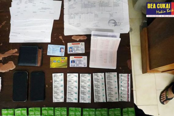 Bea Cukai dan BNN Gagalkan Penyelundupan Narkoba dalam Paket Souvenir - JPNN.COM