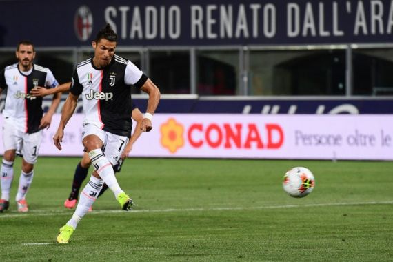 Ronaldo Cetak 2 Gol dalam Laga Bologna Vs Juventus, Tetapi Cuma 1 yang Dihitung - JPNN.COM