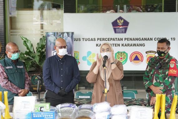 Perangi COVID-19, Sampoerna dan Yayasan Rumah Kita Sumbang Ventilator ke Pemkab Karawang - JPNN.COM