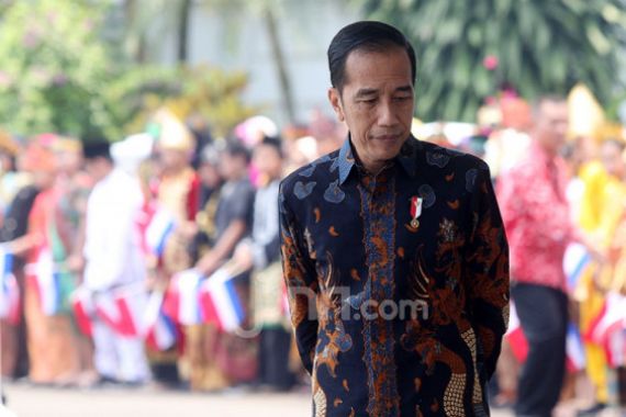 Pak Jokowi Ingin Rakyat Indonesia Bahagia, Ada Kaitannya dengan UU Cipta Kerja - JPNN.COM