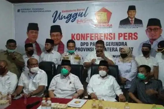 Prabowo Subianto Berikan Surat Sakti Untuk Nasrul Abit dan Indra Catri - JPNN.COM