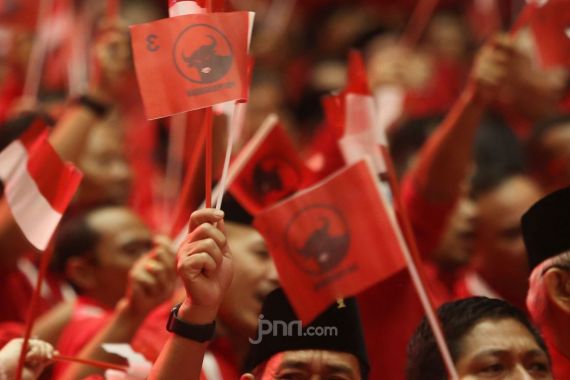 Bendera Dibakar, PDIP Ungkit Sejarah Kesabaran Revolusioner Melawan Rezim Otoriter - JPNN.COM