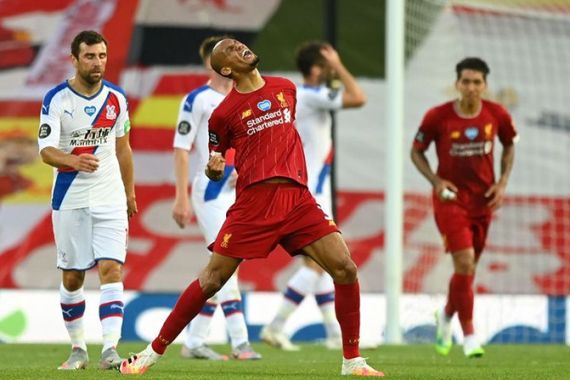Liverpool 4, Crystal Palace 0, Lihat Gol Tendangan Geledek Fabinho, Ada Peran Kolong Wasit - JPNN.COM