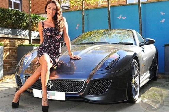 Diisukan Mencuci Mobil Ferrari Sutradara Demi Dapat Peran, Begini Penjelasan Megan Fox - JPNN.COM