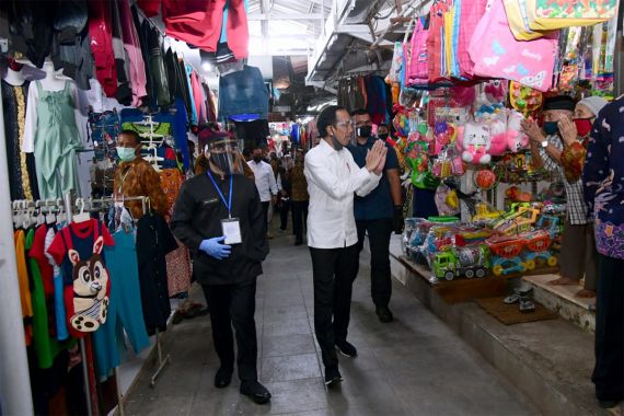 Lihat Nih, Jokowi Blusukan ke Pasar Pelayanan Publik Banyuwangi - JPNN.COM