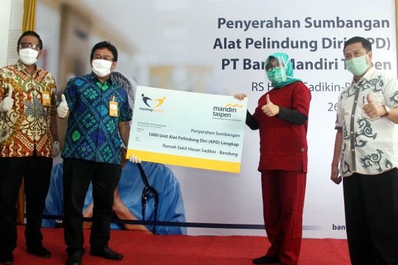 Bank Mantap Serahkan Bantuan APD ke RS Dokter Hasan Sadikin Bandung - JPNN.COM