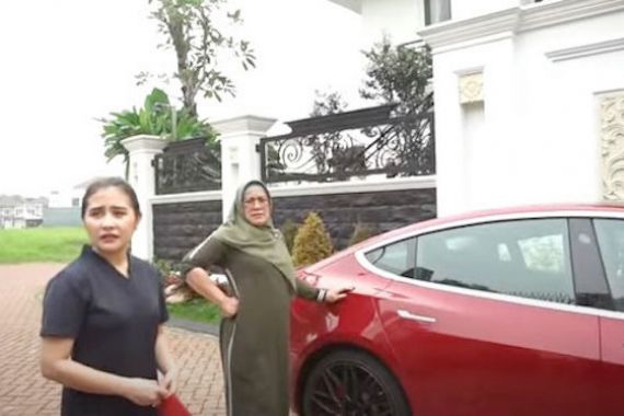 Prilly Latuconsina Tambah Koleksi Mobilnya, Ibunda Merespons Begini - JPNN.COM