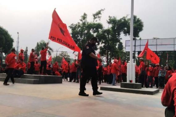 Buntut Pembakaran Bendera, PDIP Bogor: Kami Sakit Hati, Harga Diri Kami Diinjak-injak - JPNN.COM