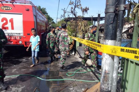 Lima Unit Asrama TNI Ludes Terbakar - JPNN.COM