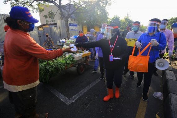 Dibonceng Motor, Wali Kota Risma Blusukan ke Kampung-kampung - JPNN.COM