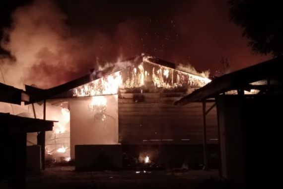 Delapan Unit Rumah di Asrama Polisi Aceh Utara Ludes Terbakar - JPNN.COM