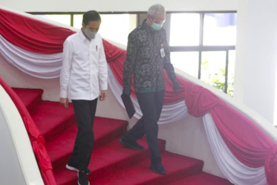 Ganjar Beri Penjelasan Lengkap pada Presiden Jokowi soal Covid-19 di Jateng - JPNN.COM