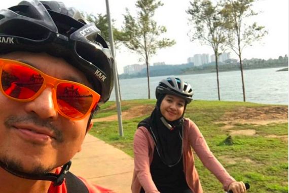 Perceraian Laudya Cynthia Bella dan Engku Emran Jadi Sorotan Media Malaysia - JPNN.COM