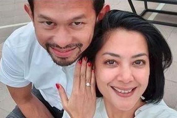 Gugatan Cerai Ditolak Majelis Hakim, Lulu Tobing Masih Berstatus Istri Bani Maulana - JPNN.COM