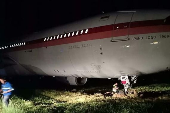 Gagal Take-Off, Pesawat Garuda Indonesia Keluar Landasan di Bandara Sultan Hasanudin - JPNN.COM