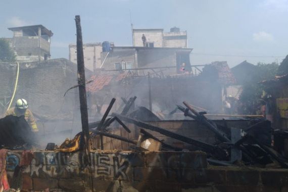 9 Bangunan di Jakarta Timur Terbakar, Penyebabnya Bikin Geleng-geleng Kepala - JPNN.COM