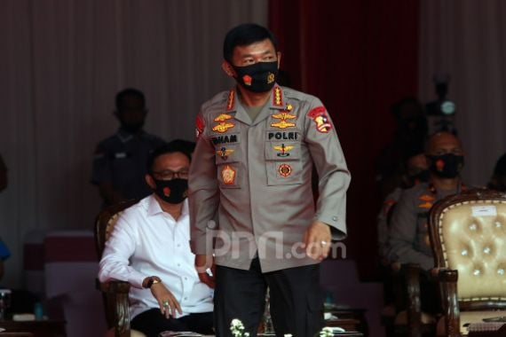 Jelang Pensiun, Jenderal Idham Azis Naikkan Pangkat 44.884 Personel - JPNN.COM
