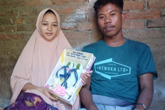 Yudi Menikahi Wanita Sangat Cantik dengan Mahar Sandal Jepit, 3 Kali Ucap Ijab Kabul - JPNN.COM