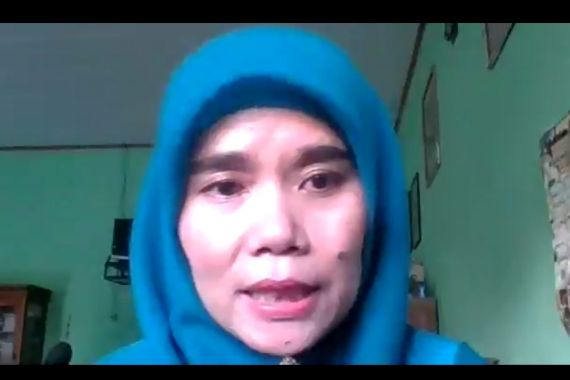 Aktivis BEM UNS Menyampaikan Pengumuman, Titi Honorer K2 Kecewa Berat - JPNN.COM