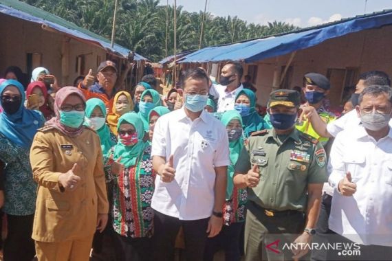 Alhamdulillah, Korban Longsor-Banjir Bogor Menempati Hunian Sementara - JPNN.COM