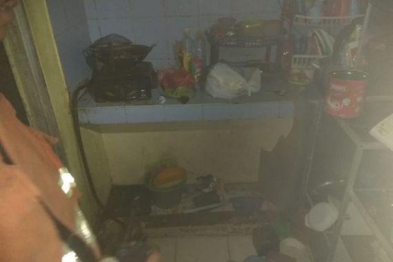 Rumah Kebakaran Akibat Tabung Gas Bocor, Satu Keluarga Alami Luka Bakar - JPNN.COM