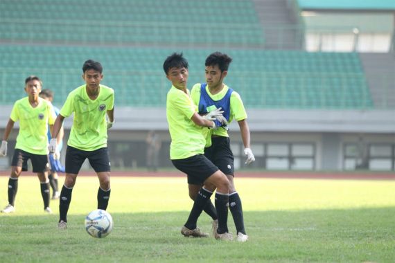 Ketum PSSI Pantau Langsung Latihan Timnas U-16, Begini Katanya - JPNN.COM