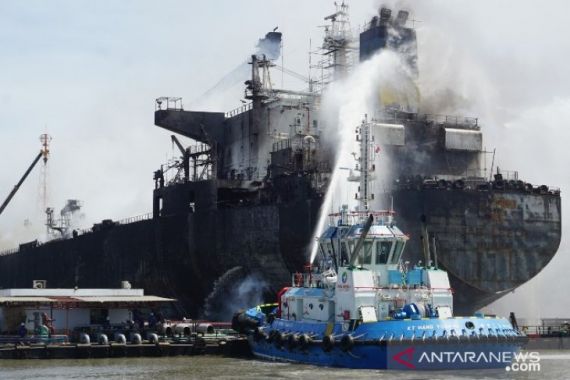 Kapal Tanker di Pelabuhan Belawan Terbakar, Satu Orang jadi Tersangka - JPNN.COM