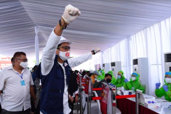 Sandiaga Uno Gelar Rapid Test di Sarinah Bersama Sukarelawan EP Jokowi - JPNN.COM