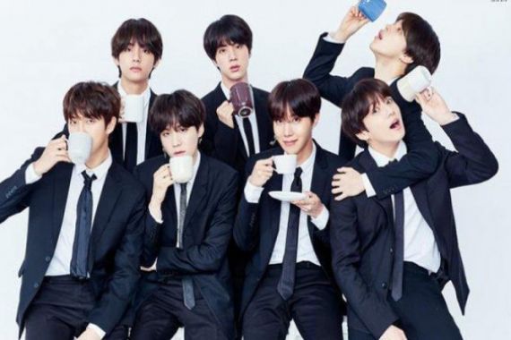 Lima Anggota BTS Kini Sibuk Kuliah - JPNN.COM