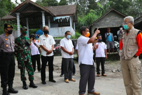 Ganjar Kucurkan Dana Rp 14 Miliar untuk Perbaiki Jalur Evakuasi Gunung Merapi - JPNN.COM