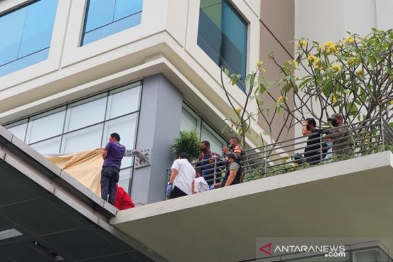 Detik-detik Wanita Tewas Terjatuh dari Lantai 13 Hotel di Jakarta Pusat - JPNN.COM