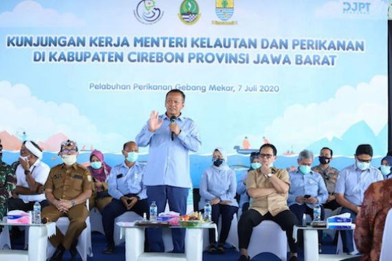Ikuti Arahan Presiden, Menteri Edhy Blusukan ke Kampung Nelayan - JPNN.COM