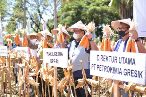 Ikhtiar Rahmad Pribadi Lakukan Transformasi Bisnis Petrokimia Gresik - JPNN.COM