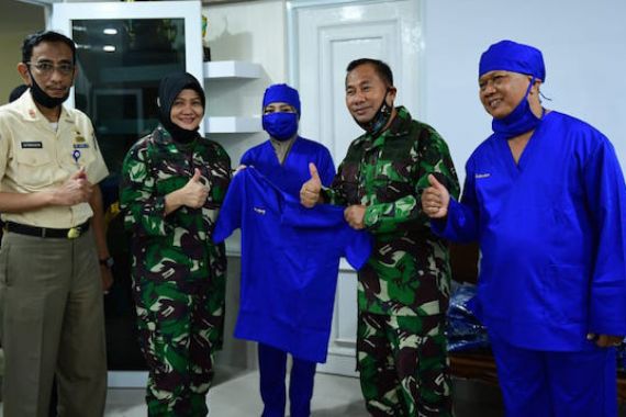 Keren! Prajurit Kowal dan Korpri TNI AL Berikan Bantuan APD - JPNN.COM