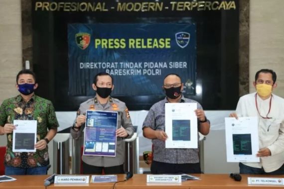 Pelaku Pembobol Data Pribadi Denny Siregar Diciduk Polisi - JPNN.COM