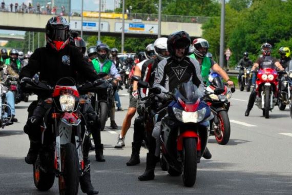 Protes Larangan Suara Knalpot Bising, Ribuan Bikers Turun ke Jalan - JPNN.COM