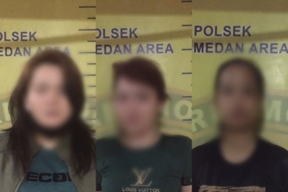 Tiga Wanita Ini Tepergok Saat Asyik Berbuat Terlarang di Sebuah Rumah - JPNN.COM