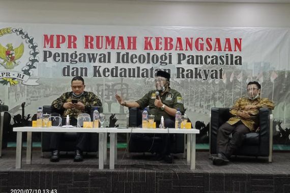 Wakil Ketua MPR Ingatkan Pesan Bung Karno: Kita Bukan Bangsa Kuli - JPNN.COM