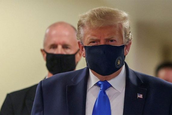 Heboh! Donald Trump Akhirnya Pakai Masker - JPNN.COM