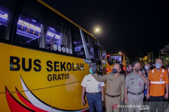 150 Bus Disiagakan Urai Kepadatan Penumpang KRL Bogor, Simak Skemanya - JPNN.COM