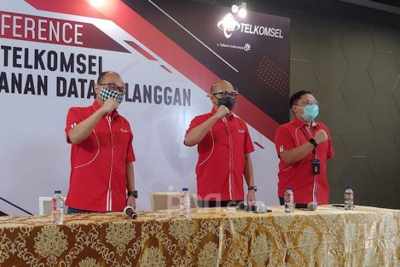 Data Denny Siregar Bocor, Direksi Telkomsel Tetap Janjikan Keamanan - JPNN.COM