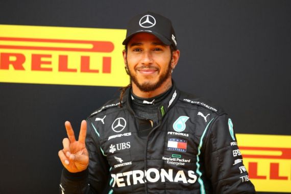 Mercedes-AMG Resmi Perpanjang Kontrak Lewis Hamilton - JPNN.COM